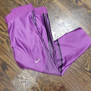 Ladies Nike cropped workout tights